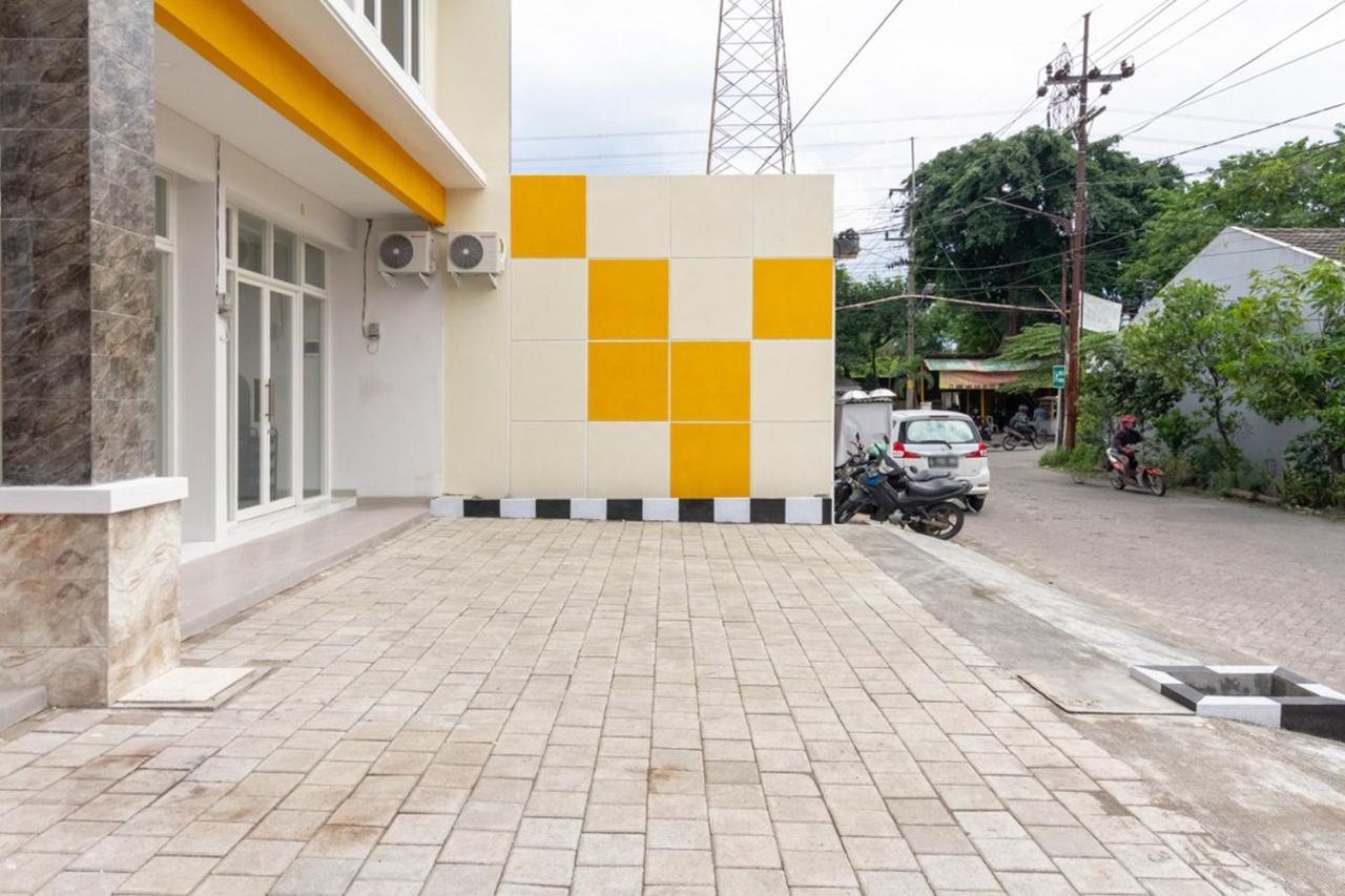 Hotel Reddoorz Syariah @ Kebraon Surabaja Exteriér fotografie