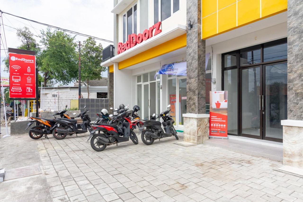 Hotel Reddoorz Syariah @ Kebraon Surabaja Exteriér fotografie